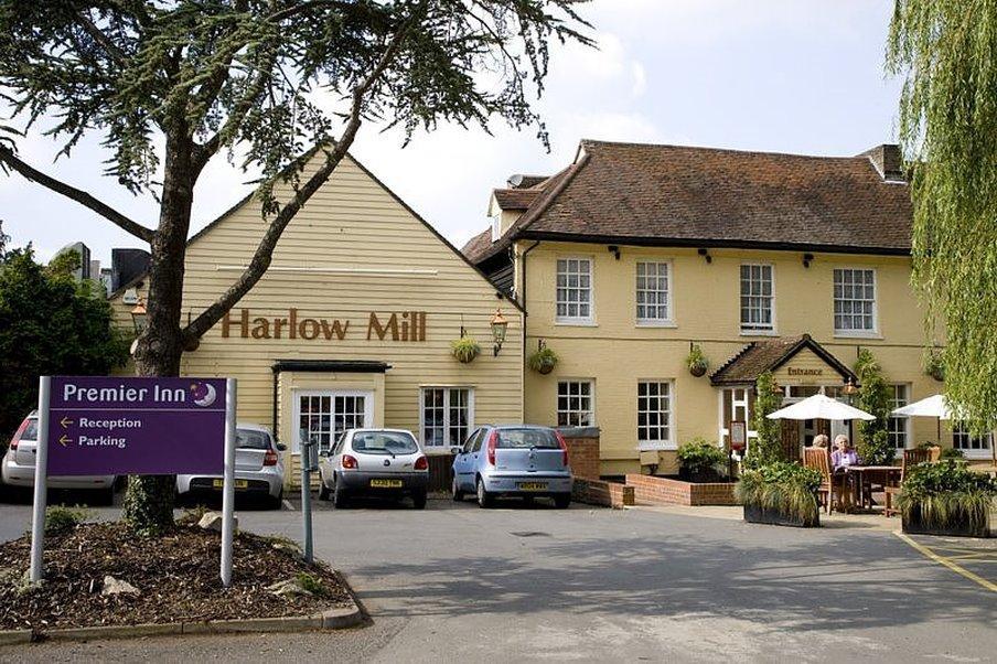 Premier Inn Харлоу Экстерьер фото